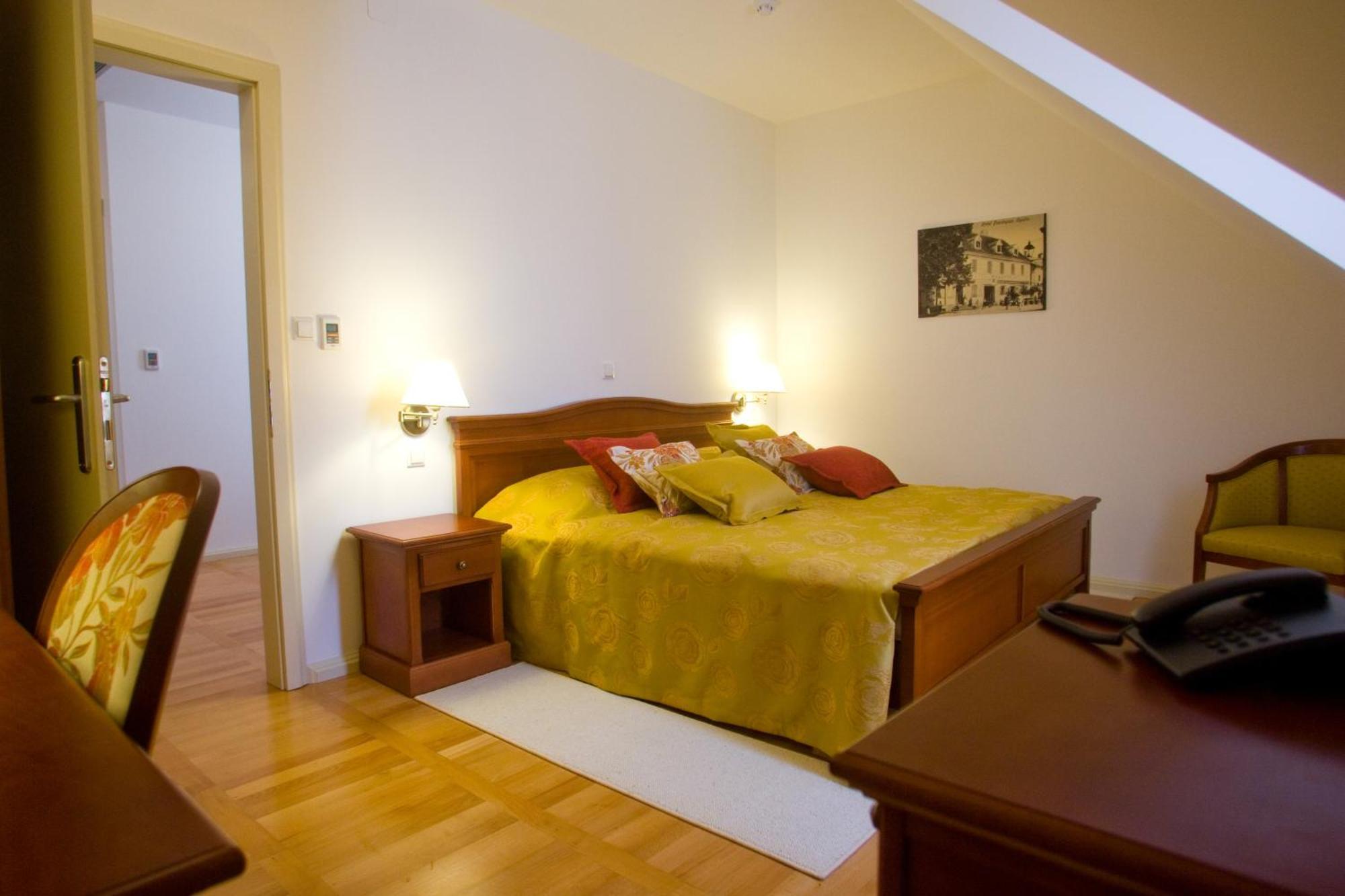 Heritage Hotel Frankopan Ogulin Buitenkant foto
