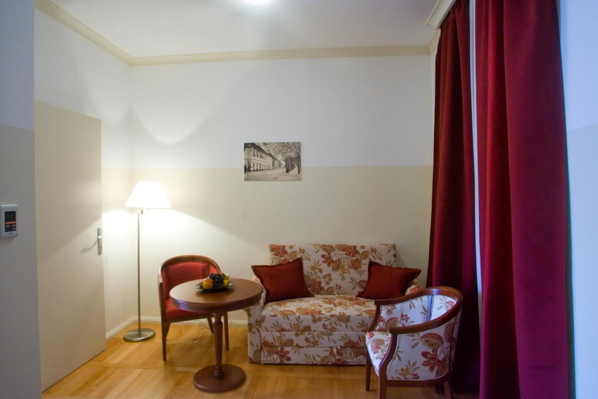 Heritage Hotel Frankopan Ogulin Buitenkant foto