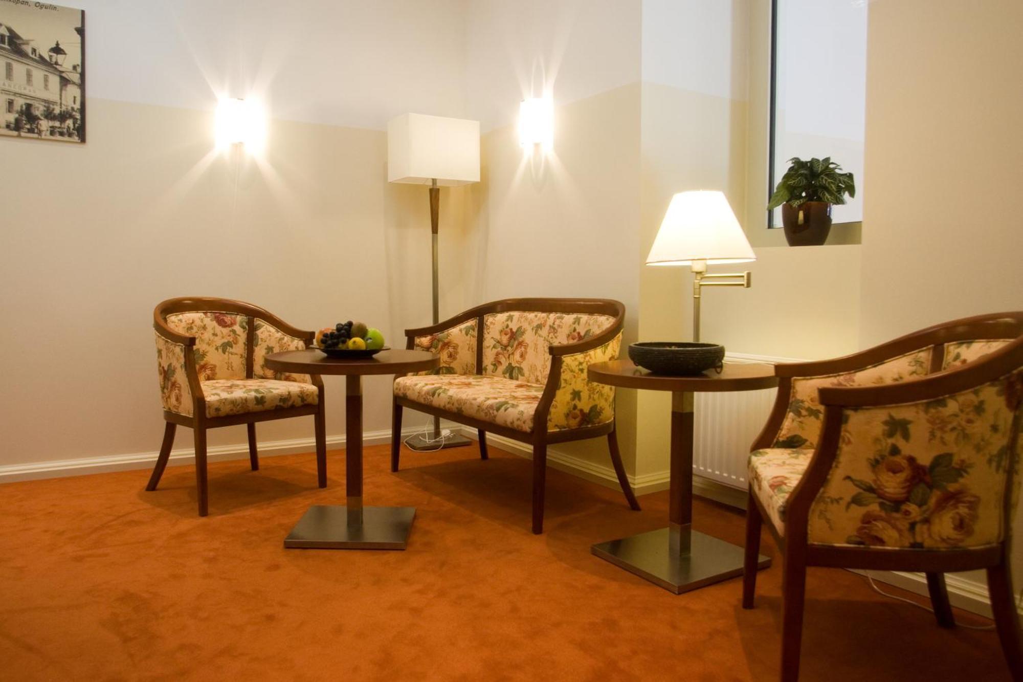 Heritage Hotel Frankopan Ogulin Buitenkant foto