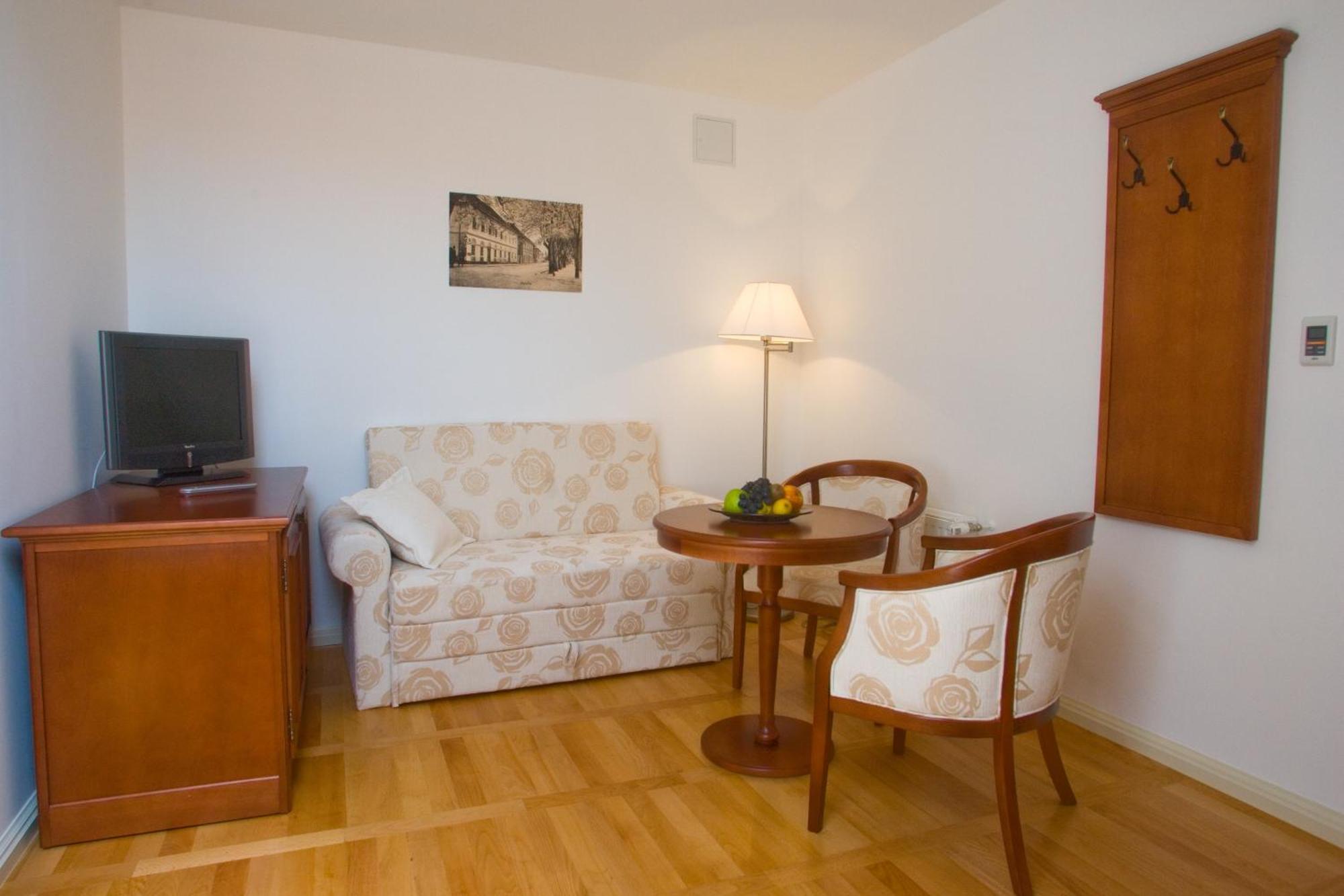Heritage Hotel Frankopan Ogulin Buitenkant foto