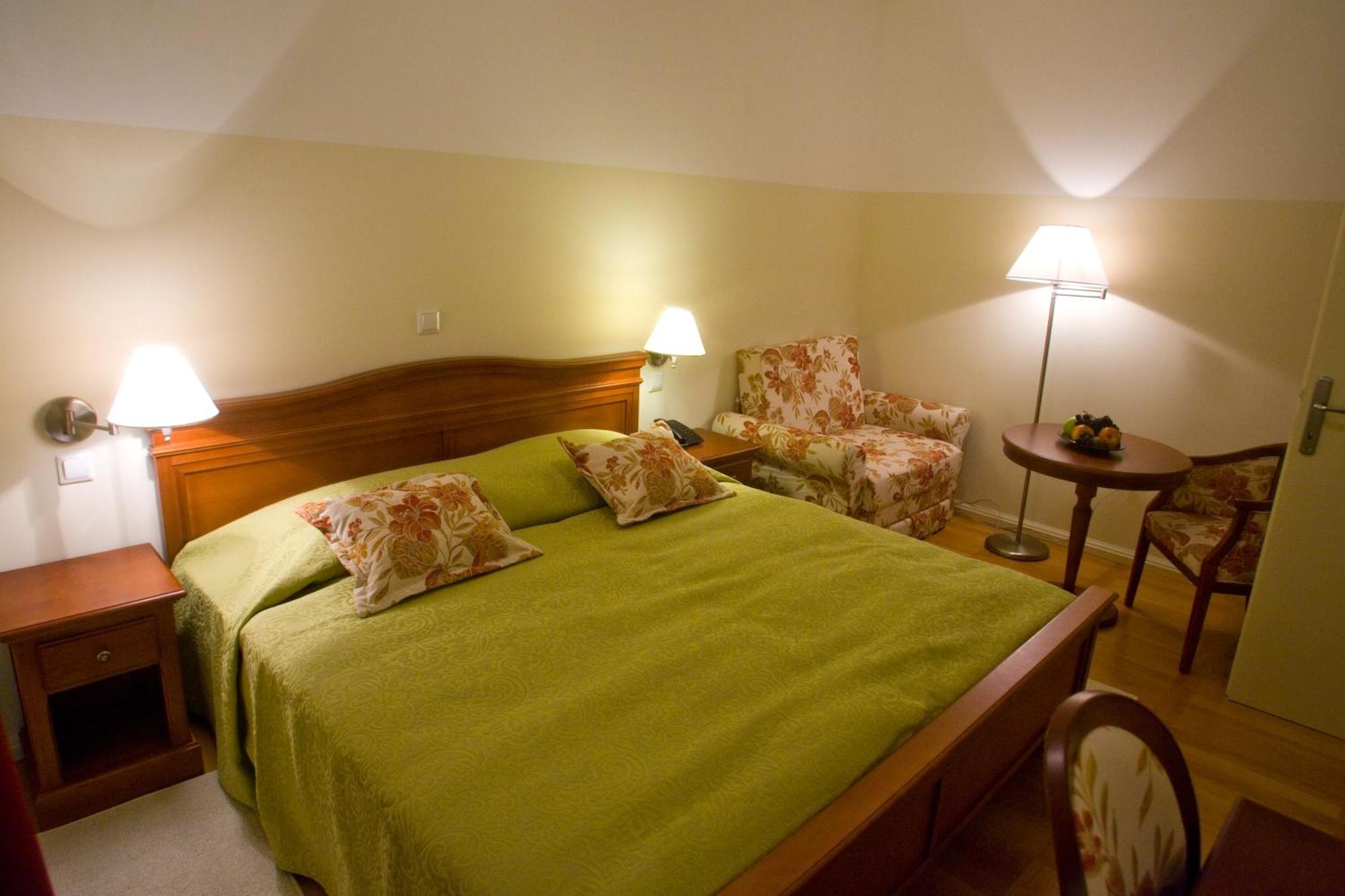 Heritage Hotel Frankopan Ogulin Buitenkant foto