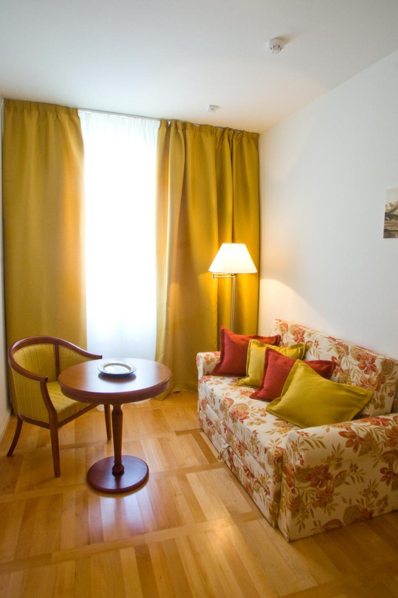 Heritage Hotel Frankopan Ogulin Buitenkant foto