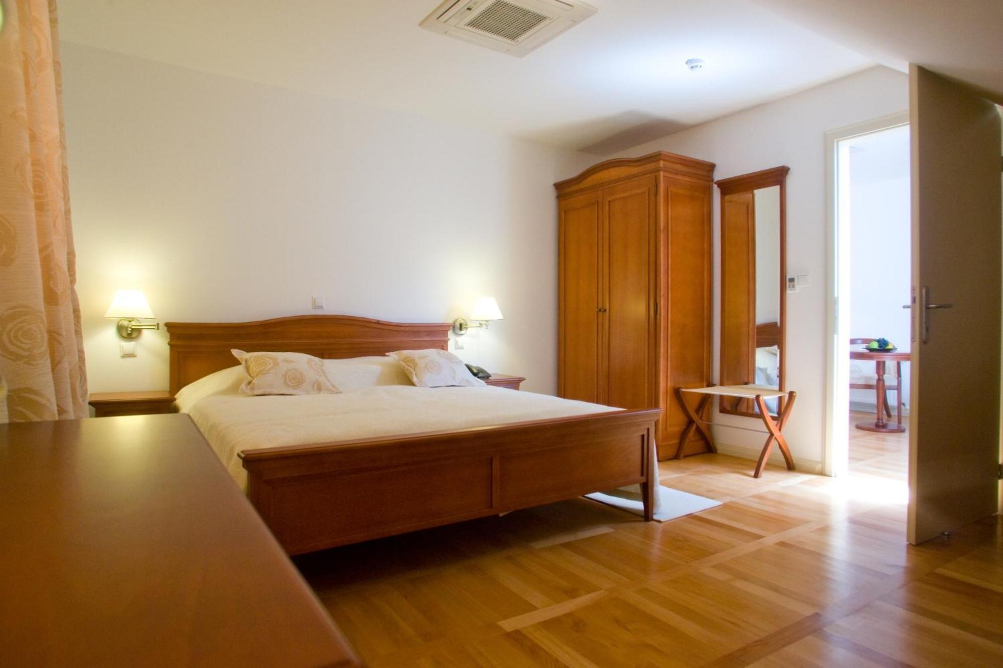 Heritage Hotel Frankopan Ogulin Buitenkant foto