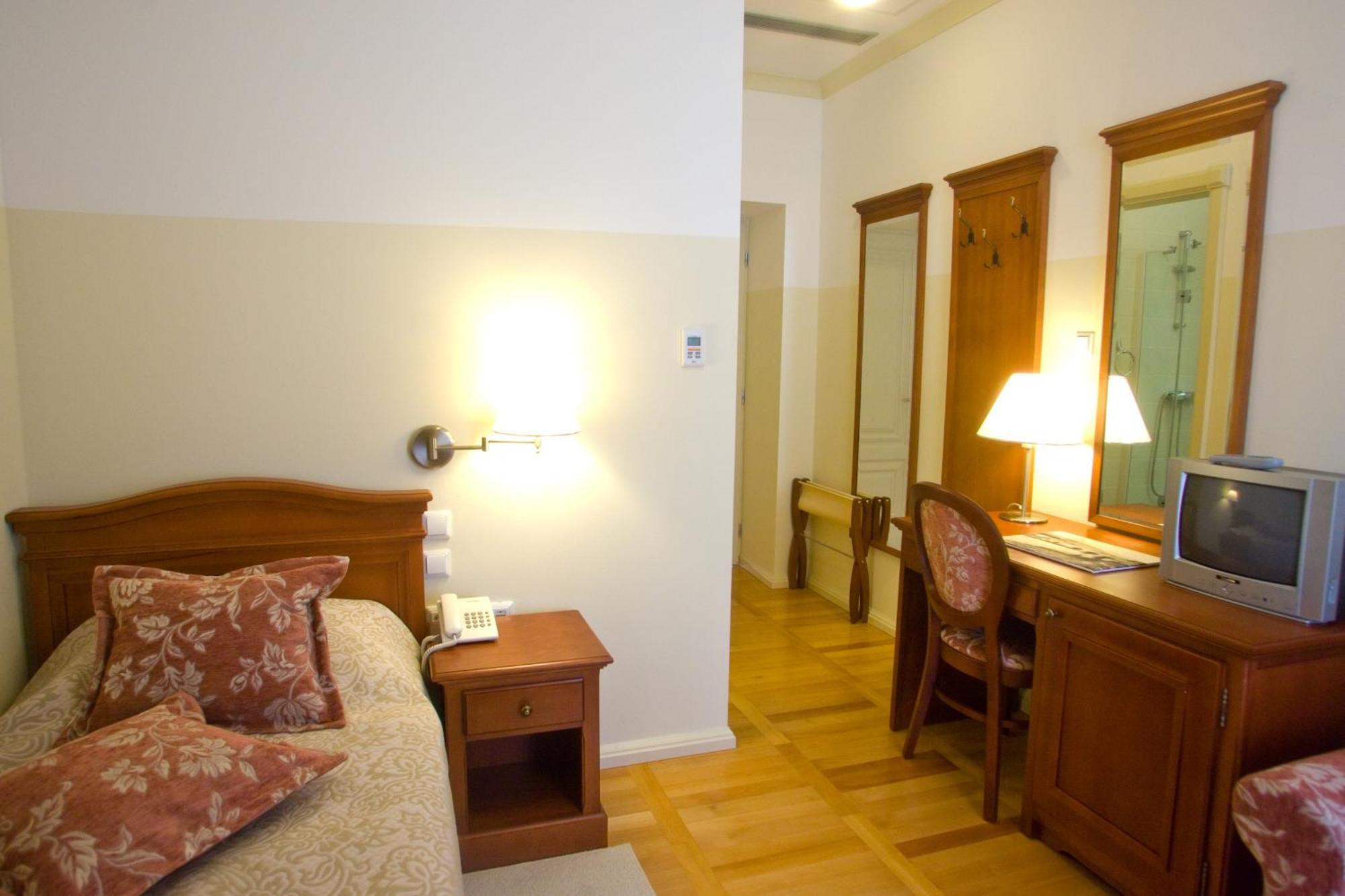 Heritage Hotel Frankopan Ogulin Buitenkant foto