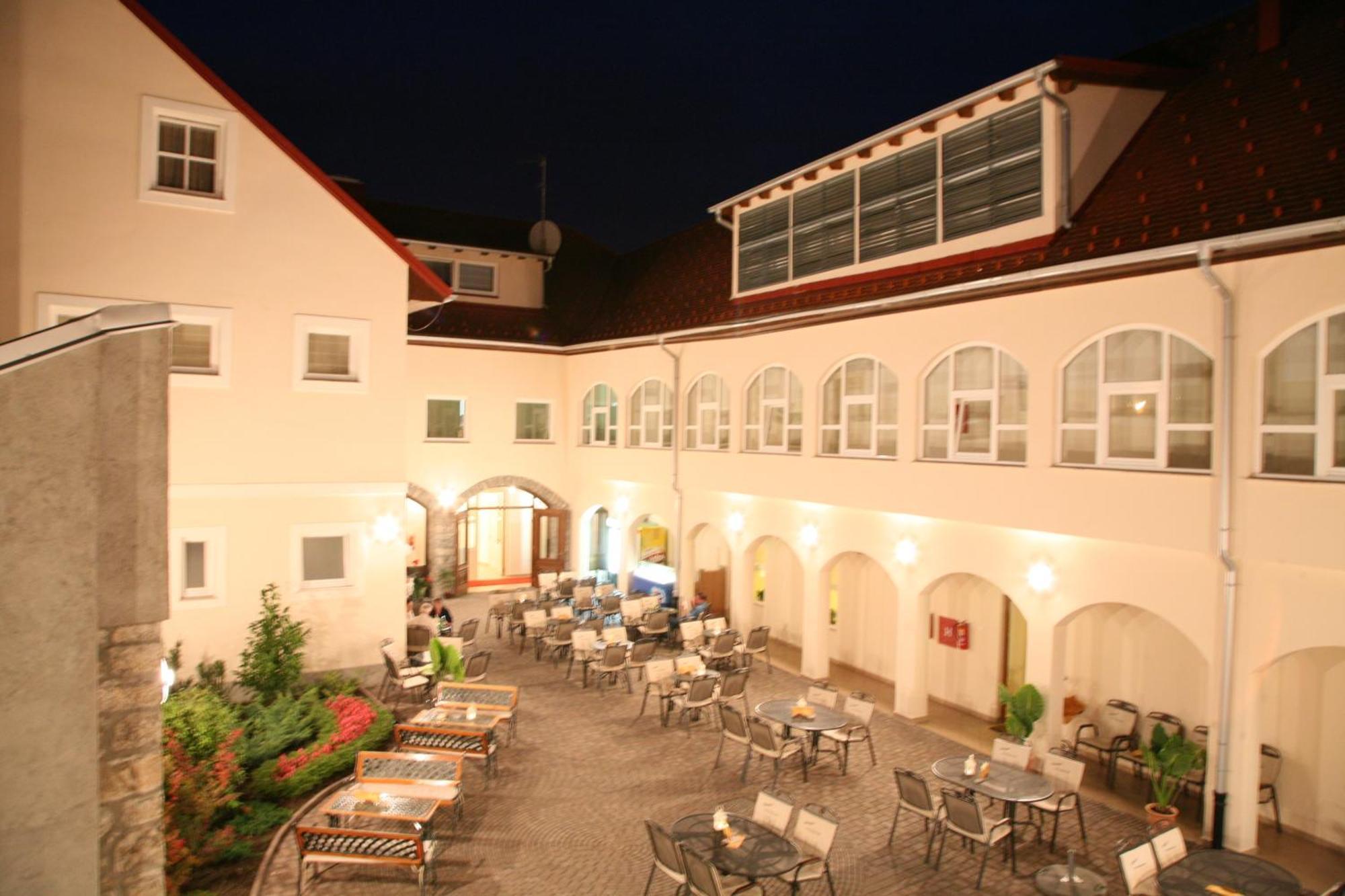 Heritage Hotel Frankopan Ogulin Buitenkant foto