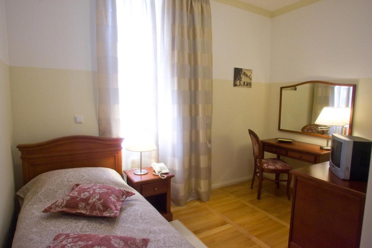 Heritage Hotel Frankopan Ogulin Buitenkant foto