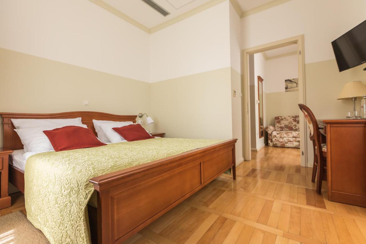 Heritage Hotel Frankopan Ogulin Buitenkant foto