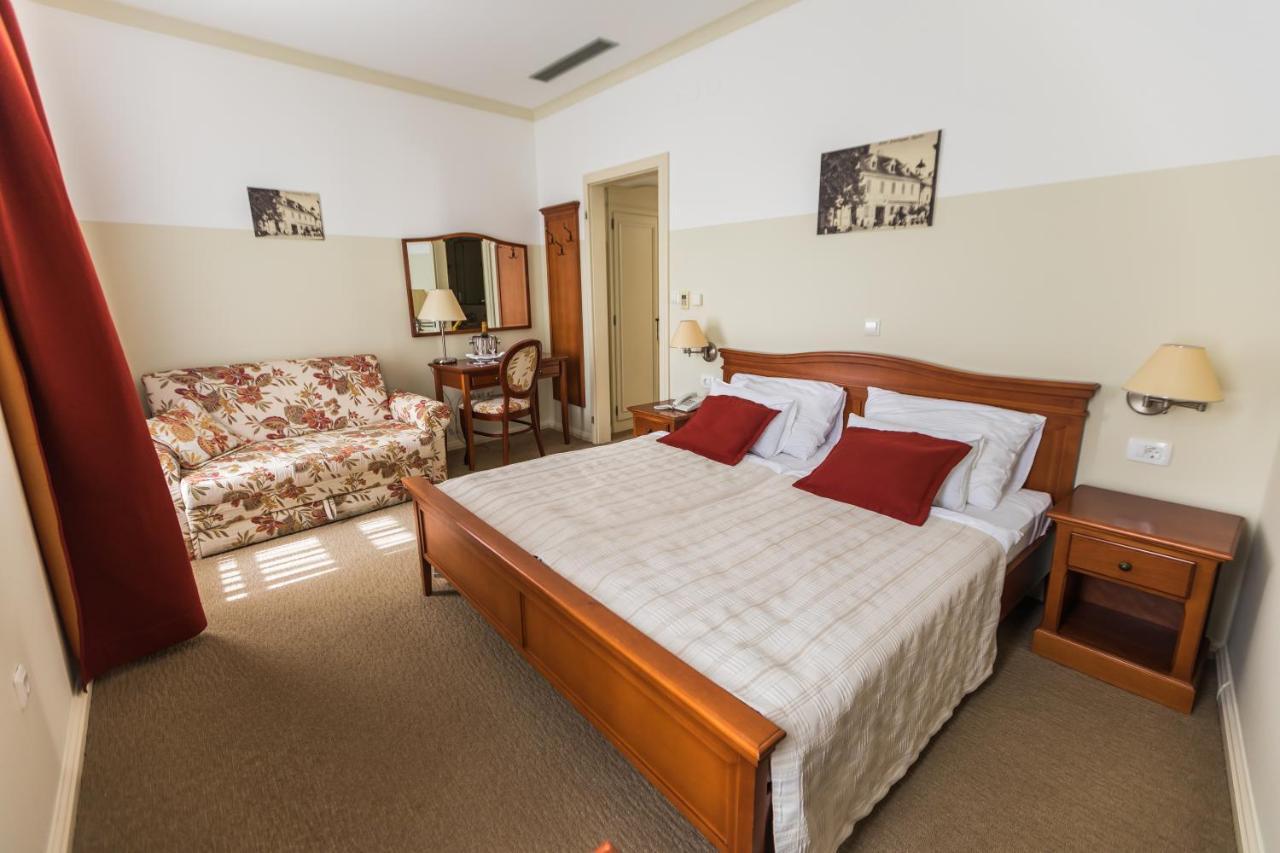Heritage Hotel Frankopan Ogulin Buitenkant foto